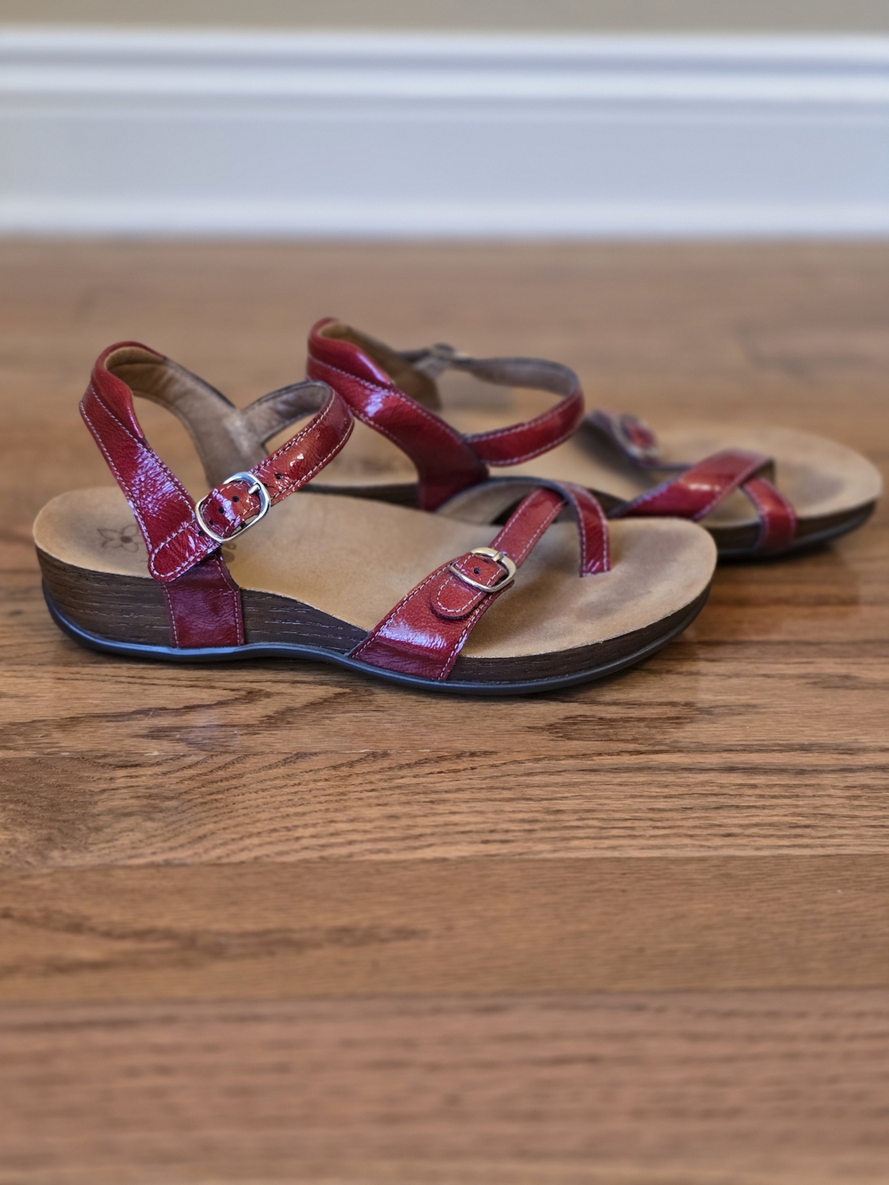 SAS Pampa Women's Red Patent Toe Loop Adjustable Comfort Strap Sandals Size 8.5